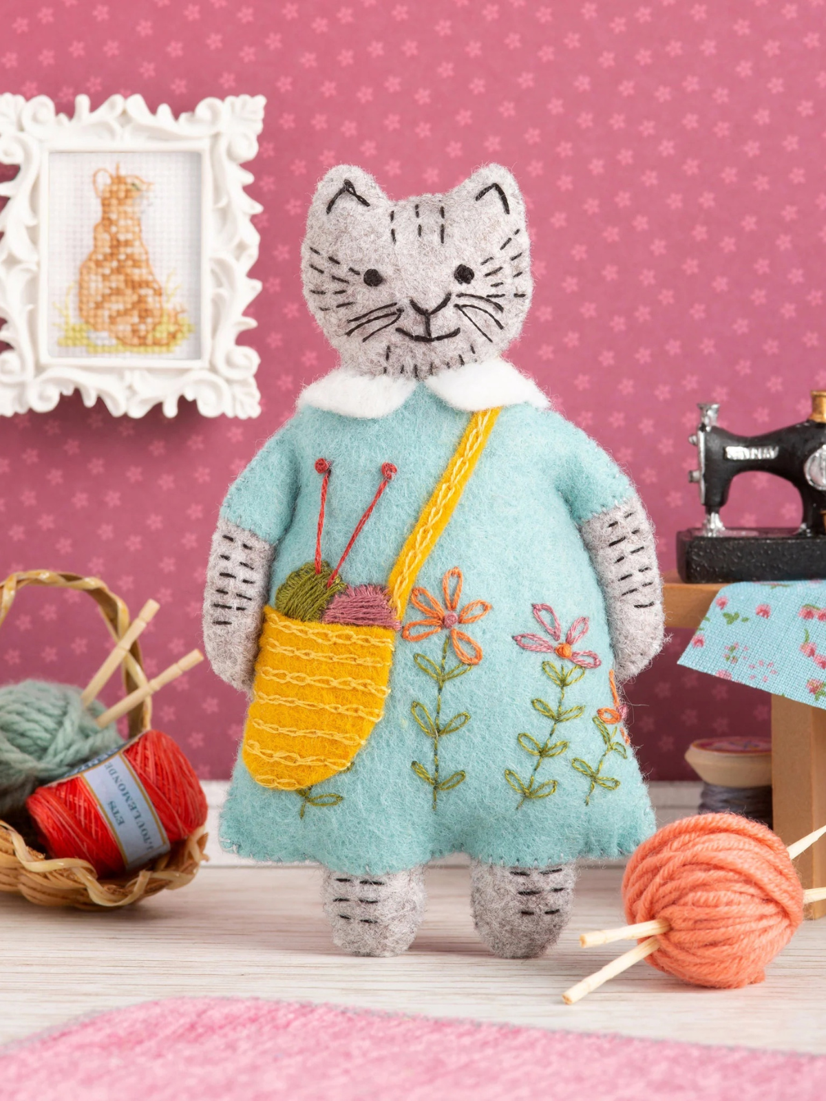 Mrs. Cat Loves Knitting Felt Craft Kit